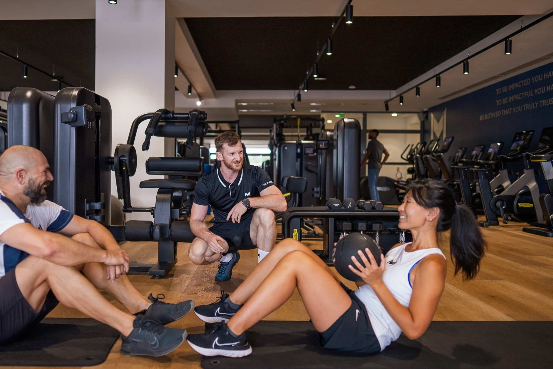 Membres accompagnés dans la salle de sport du Mouratoglou Country Club